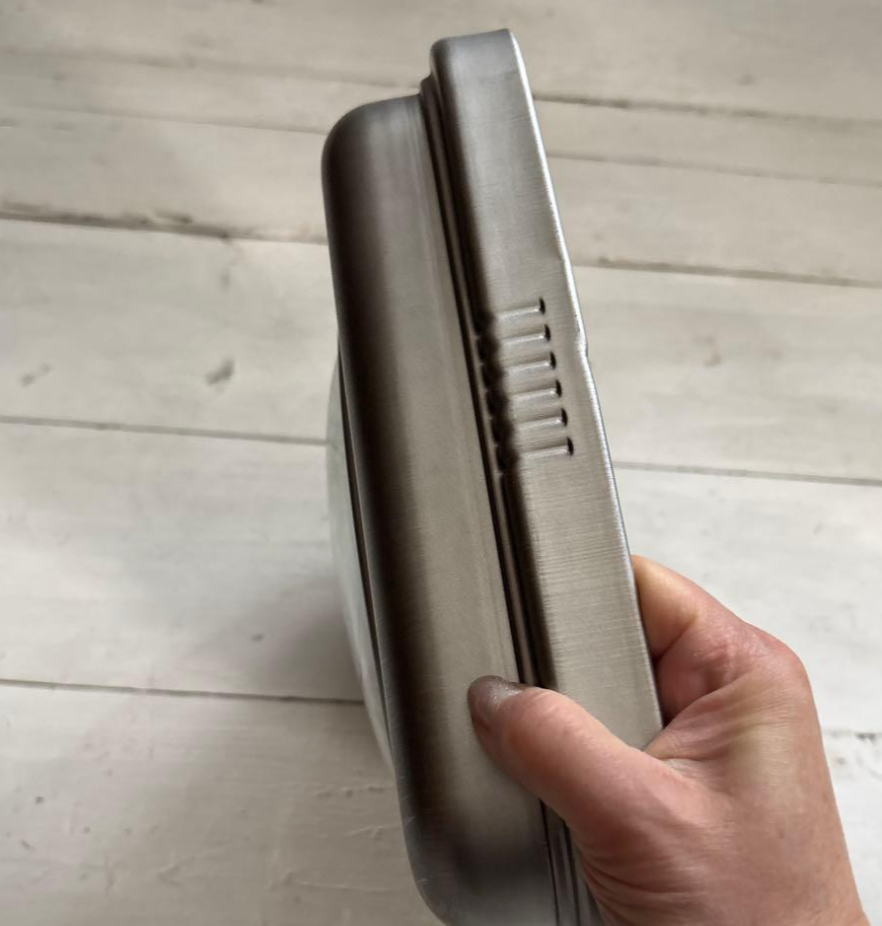 【工業美學】POST GENERAL 簡約金屬質感工業掛鐘 — 銀色限量款