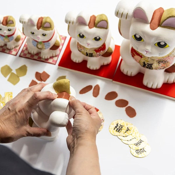 Ishikawa Shigyo Mino Washi Ceramic Maneki Neko – Polka Dot | Mino Washi | Seto Ware | Made in Japan