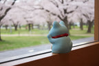 Glass Window Maneki-neko Ornament