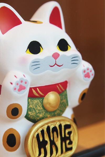 Reclining Beckoning Cat Ornament | Unglazed Pottery