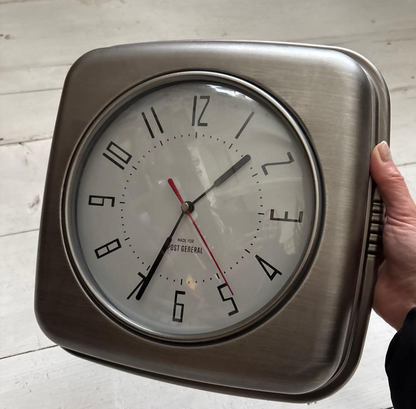 【工業美學】POST GENERAL 簡約金屬質感工業掛鐘 — 銀色限量款